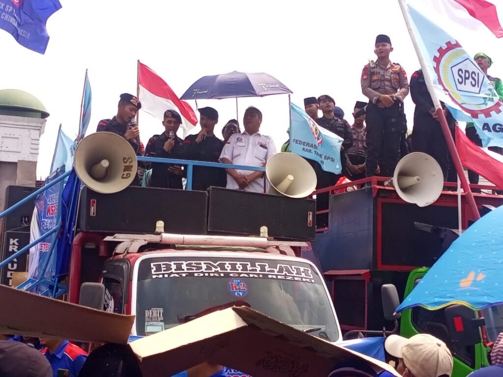 7eaf125b-d069-4072-931d-80eb7840b977