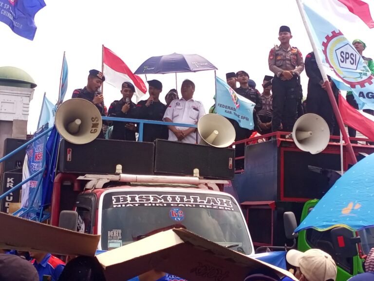 7eaf125b-d069-4072-931d-80eb7840b977