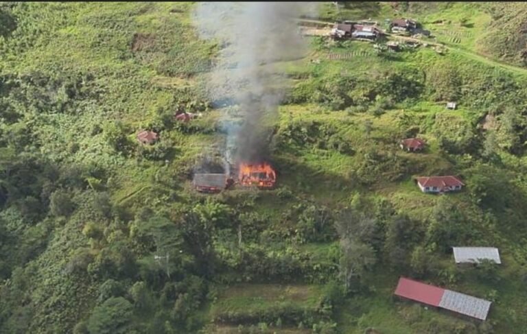 KKB Bakar SMP Negeri Kiwirok, Satgas Ops Damai Cartenz Amankan Desa Sekitar