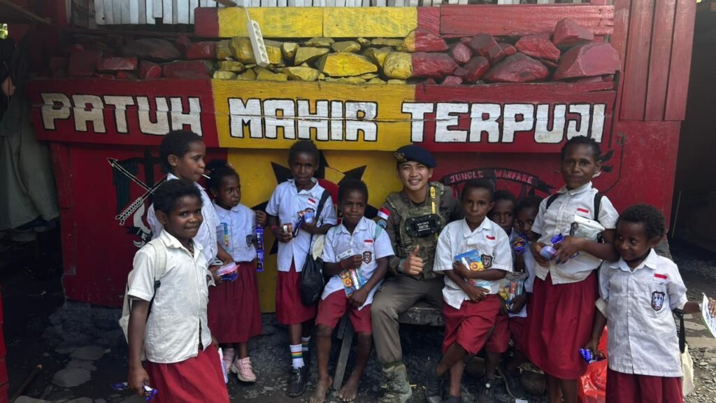 Dekatkan Diri dengan Masyarakat, Satgas Ops Damai Cartenz Adakan Edukasi dan Hiburan untuk Anak-Anak di Puncak Jaya