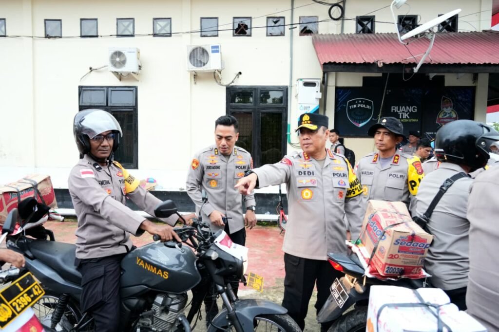 Polri Salurkan Bantuan dan Kerahkan Alat Berat untuk Percepat Pemulihan Banjir di Aceh Utara