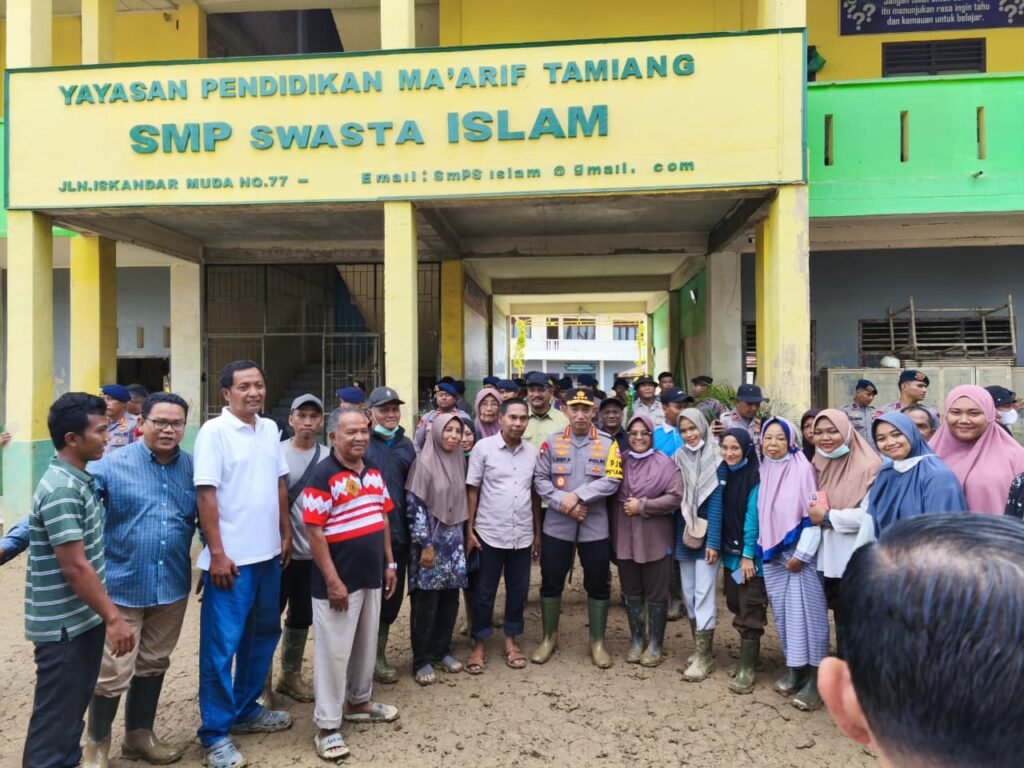 Kapolri Tinjau Aceh Tamiang, Targetkan Sekolah Bisa Segera Beroperasi