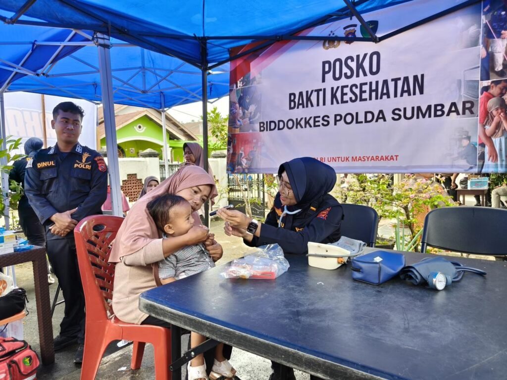 Wujud Kepedulian Polri, Pelayanan Kesehatan Gratis Bagi Korban Banjir Bandang Padang Pariaman