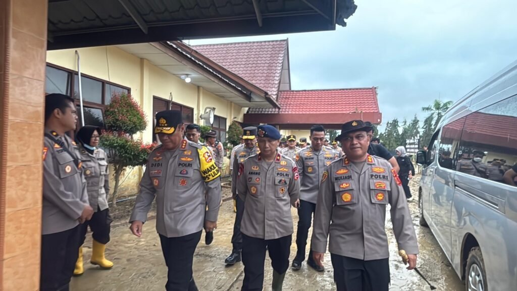 Wakapolri Tinjau Penanganan Dampak Bencana di Aceh Tamiang, Ratusan Kendaraan dan Personel Disiapkan