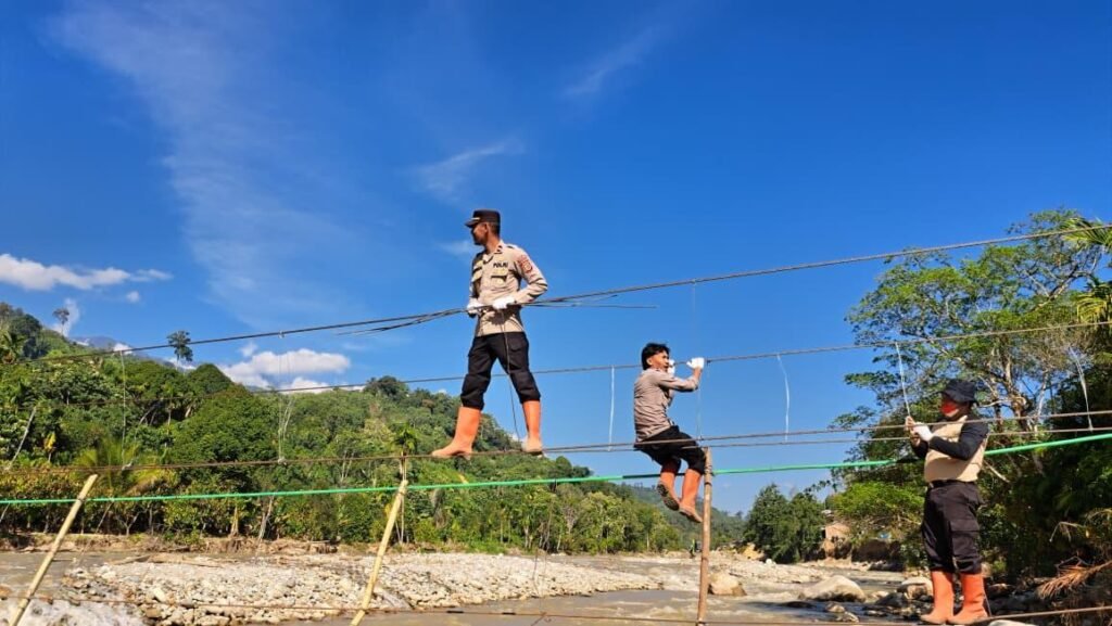 Polres Gayo Lues Bangun Empat Jembatan Gantung, Warga : Dapat Menjual Hasil Kebun Ke Pasar