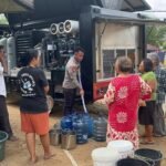 Pascabencana, Brimob Polda Sumut Penuhi Kebutuhan Air Bersih Warga di Desa Sibuluan Nauli