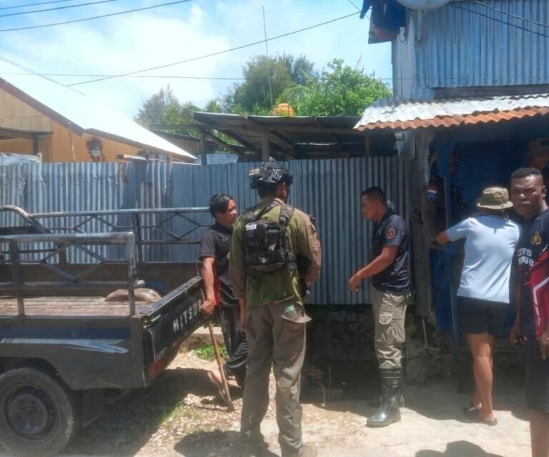 Personel Brimob Ops Damai Cartenz Gelar Patroli dan Sambang Humanis di Kampung Aikai