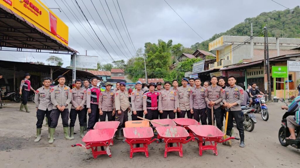 Gerak Cepat Polres Bener Meriah, Jalan Lintas Bireuen–Takengon Kembali Aman Pascabencana