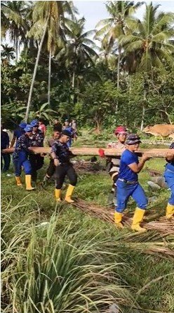 Tim SAR Korpolairud Bangun Jembatan Sementara di Korong Maranci, Padang Pariaman