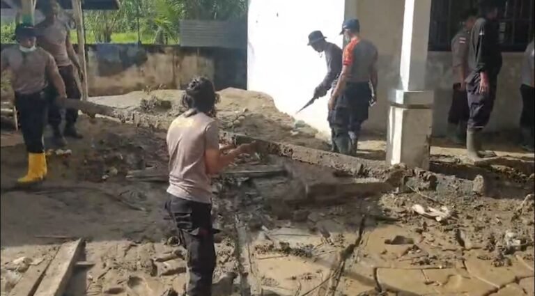 Polri Tegaskan Komitmen Pemulihan Pascabencana, SMA Negeri 1 Peusangan Siap untuk Kegiatan Belajar Mengajar