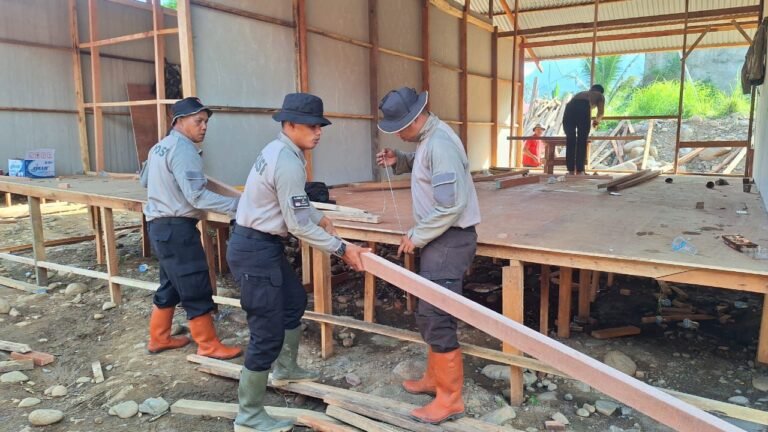 Polri Bangun 100 Unit Huntara untuk Warga Terdampak Bencana di Kapalo Koto, Padang