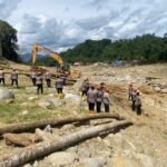Pemulihan Akses Warga, Brimob Jambi Bangun Jembatan Darurat Antar Desa Kampung Tengah Timur dan Padang Landua