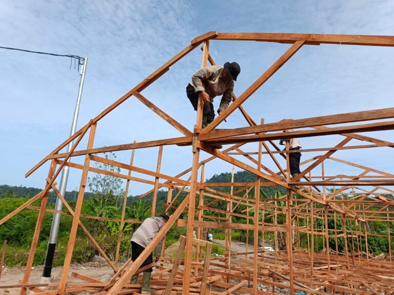 Capai 47 Unit, Pembangunan Huntara Sat Brimob Polda Sumbar Terus Berjalan di Pauh