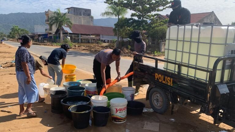Pasbrimob 1 BKO Polres Tapteng Laksanakan Aksi Kemanusiaan Pascabencana
