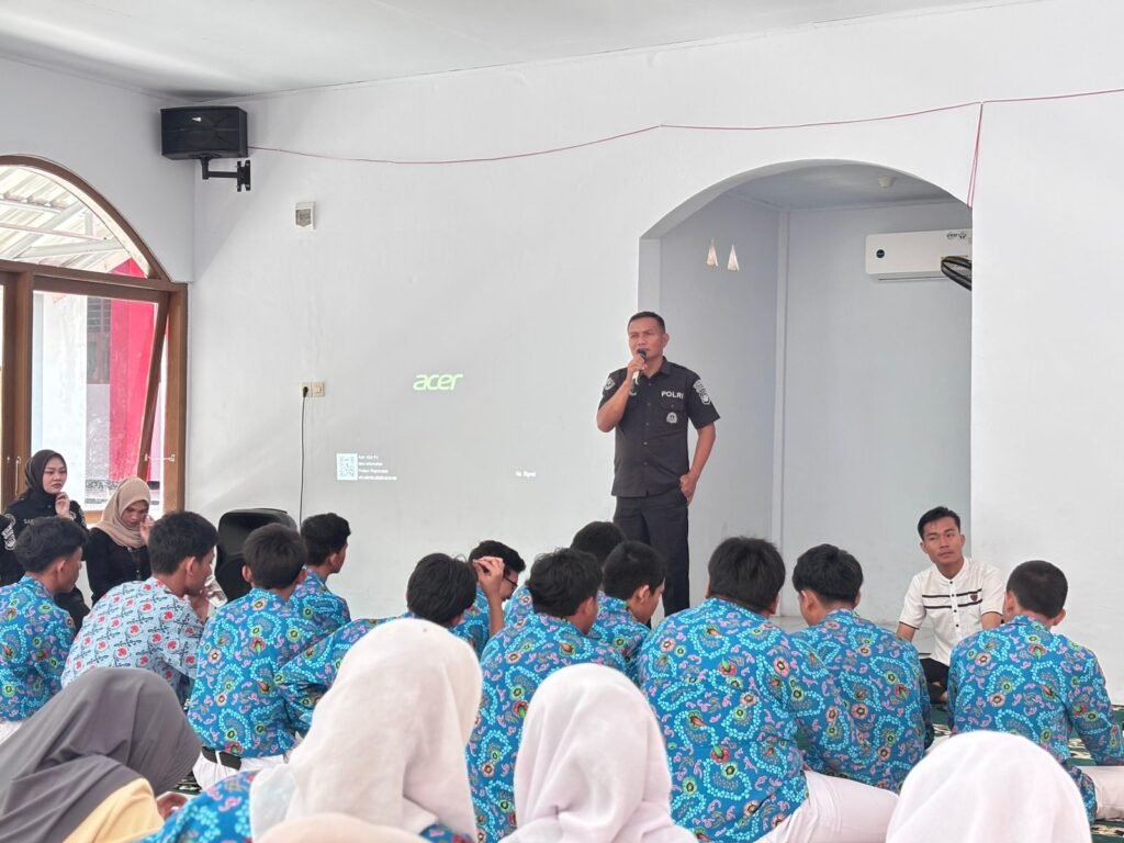 Bidhumas Polda Bengkulu Edukasi Pelajar SMK Negeri 3 tentang Bahaya Cyberbullying