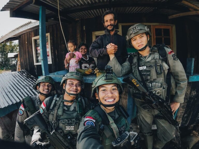 Tak Semua Bisa Pulang: Rindu yang Disimpan Demi Indonesia Tetap Tenang