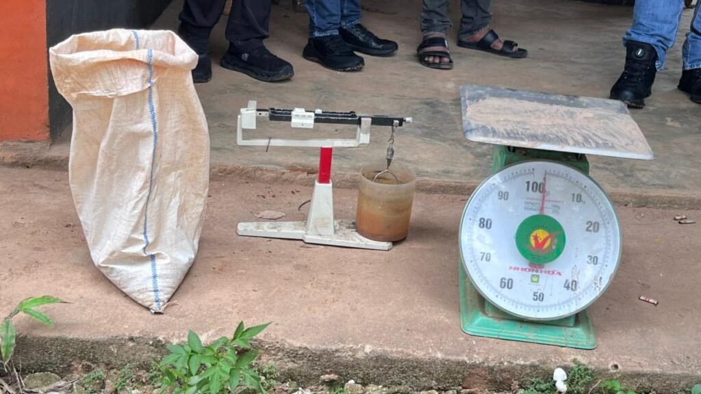 Polri Bongkar Penambangan Ilegal dan Penyelundupan Pasir Timah ke Malaysia, 7 Tersangka Diamankan