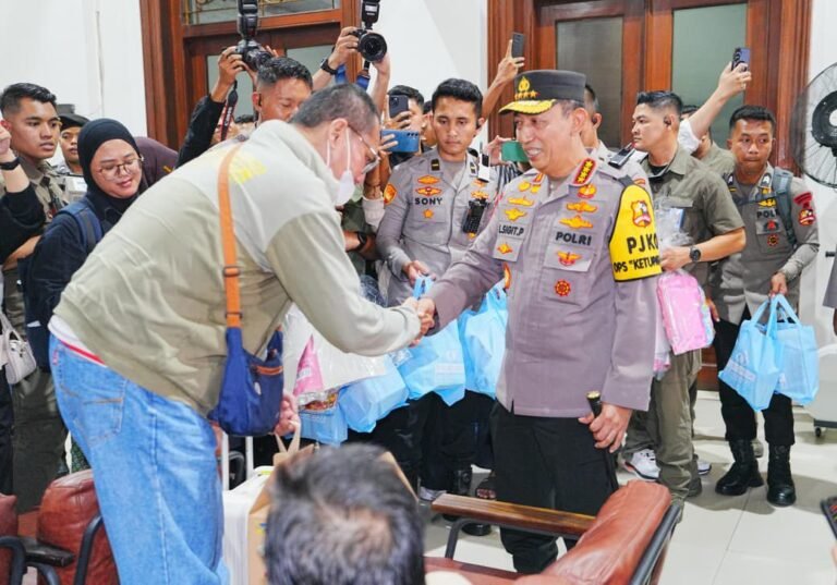 Tinjau Stasiun Tugu DIY, Kapolri Pastikan Puncak Arus Mudik Berjalan Aman