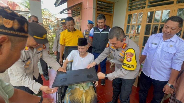 Kapolresta Bengkulu bersama Stakeholder Hadirkan Harapan, 12 Warga Terima Kursi Roda Bantuan Kemanusiaan