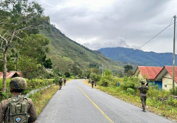 Patroli Humanis di Puncak Jaya : Satgas Damai Cartenz Bangun Kepercayaan Warga dari Kampung ke Kampung