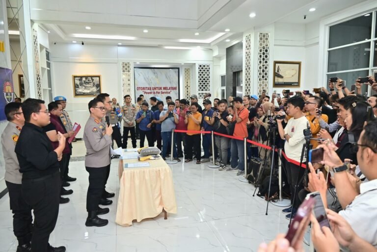 Polda Jambi Gelar Konferensi Pers, DPO Narkotika Berhasil Ditangkap di Tanjab Barat